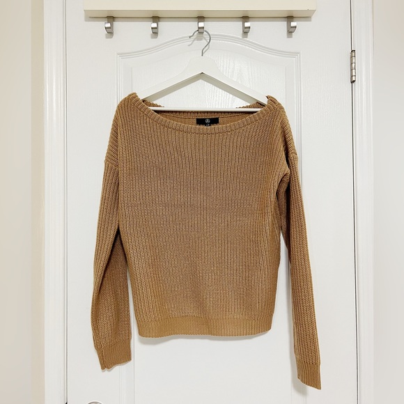Off-the-shoulder Missguided sweater. - Picture 2 of 3